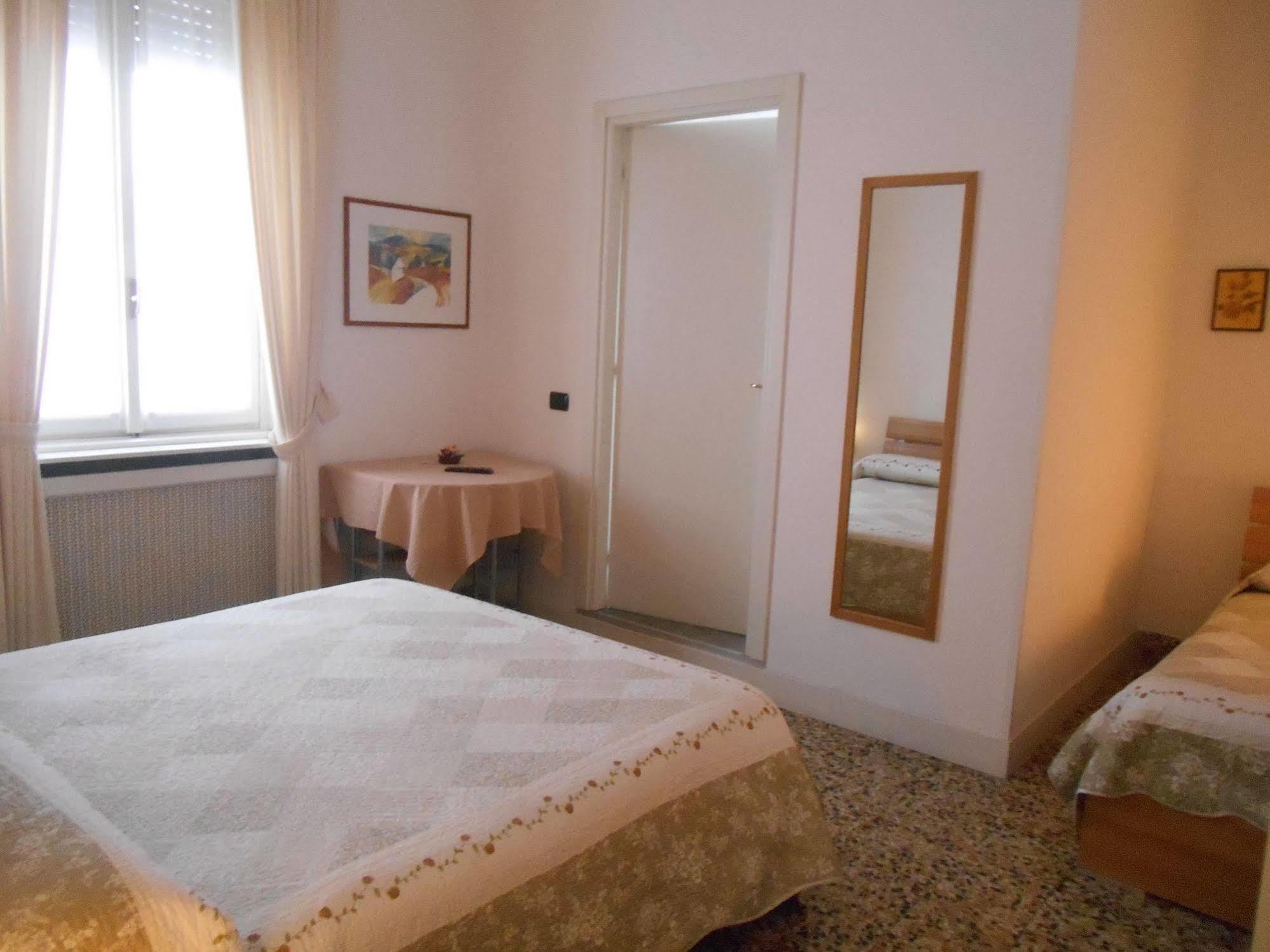 Bed and Breakfast Le Rose Malpensa Бусто-Арсизио Экстерьер фото