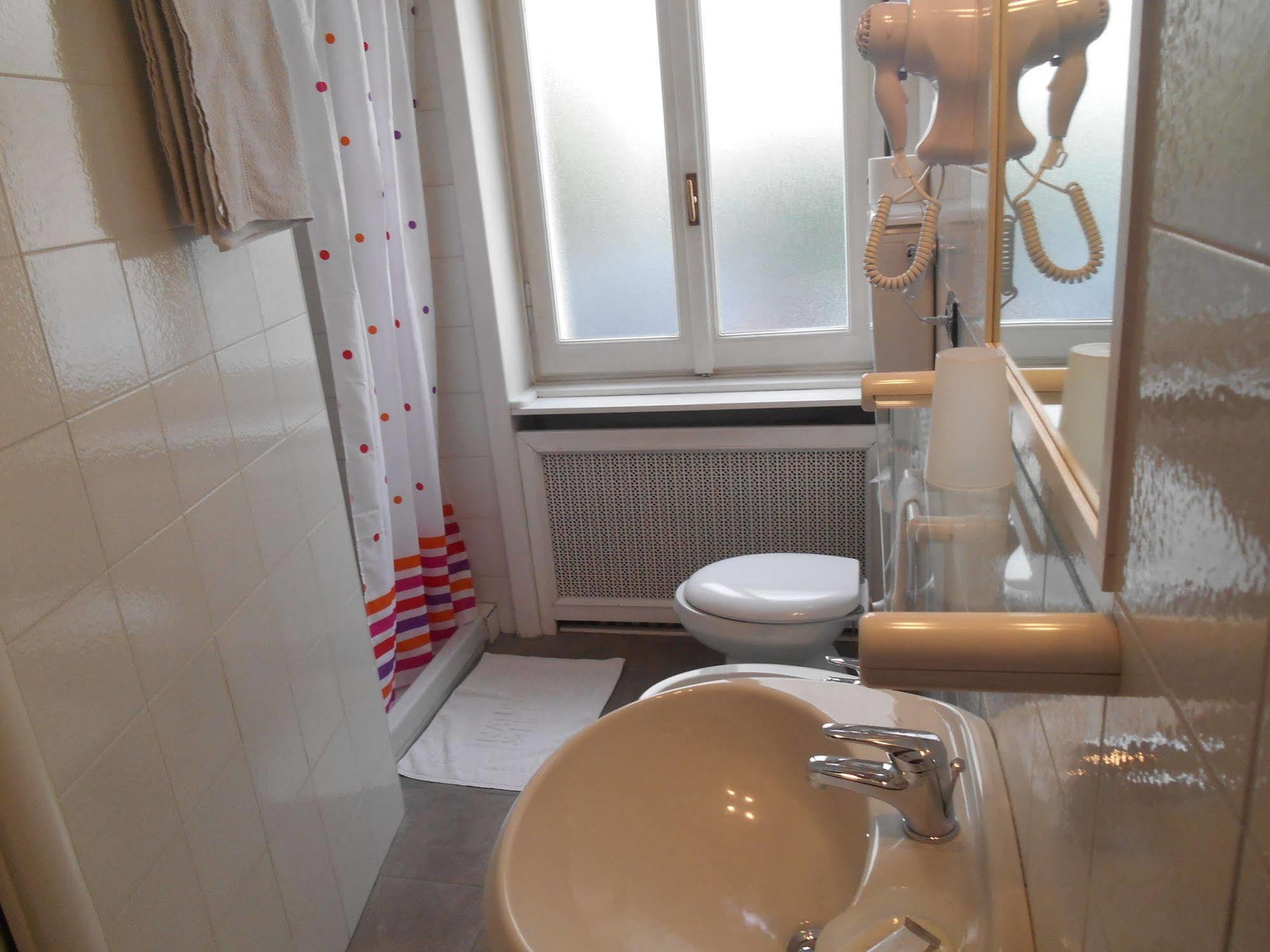 Bed and Breakfast Le Rose Malpensa Бусто-Арсизио Экстерьер фото