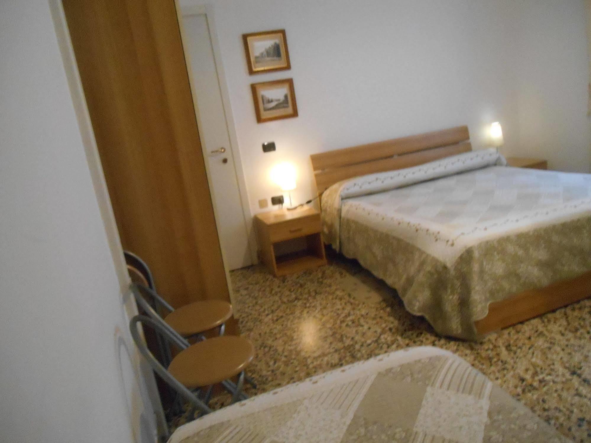 Bed and Breakfast Le Rose Malpensa Бусто-Арсизио Экстерьер фото